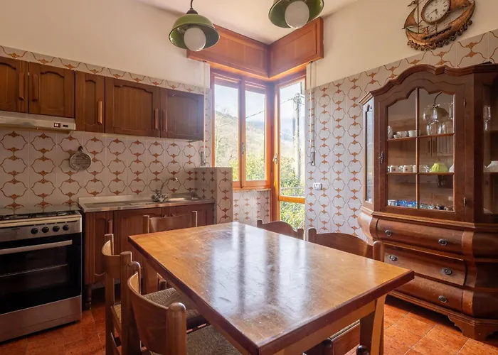 Apartment 6 Guests Near Cinque Terre In Nature Balcony Valley View Shared Pool Hiking Trails Camedone